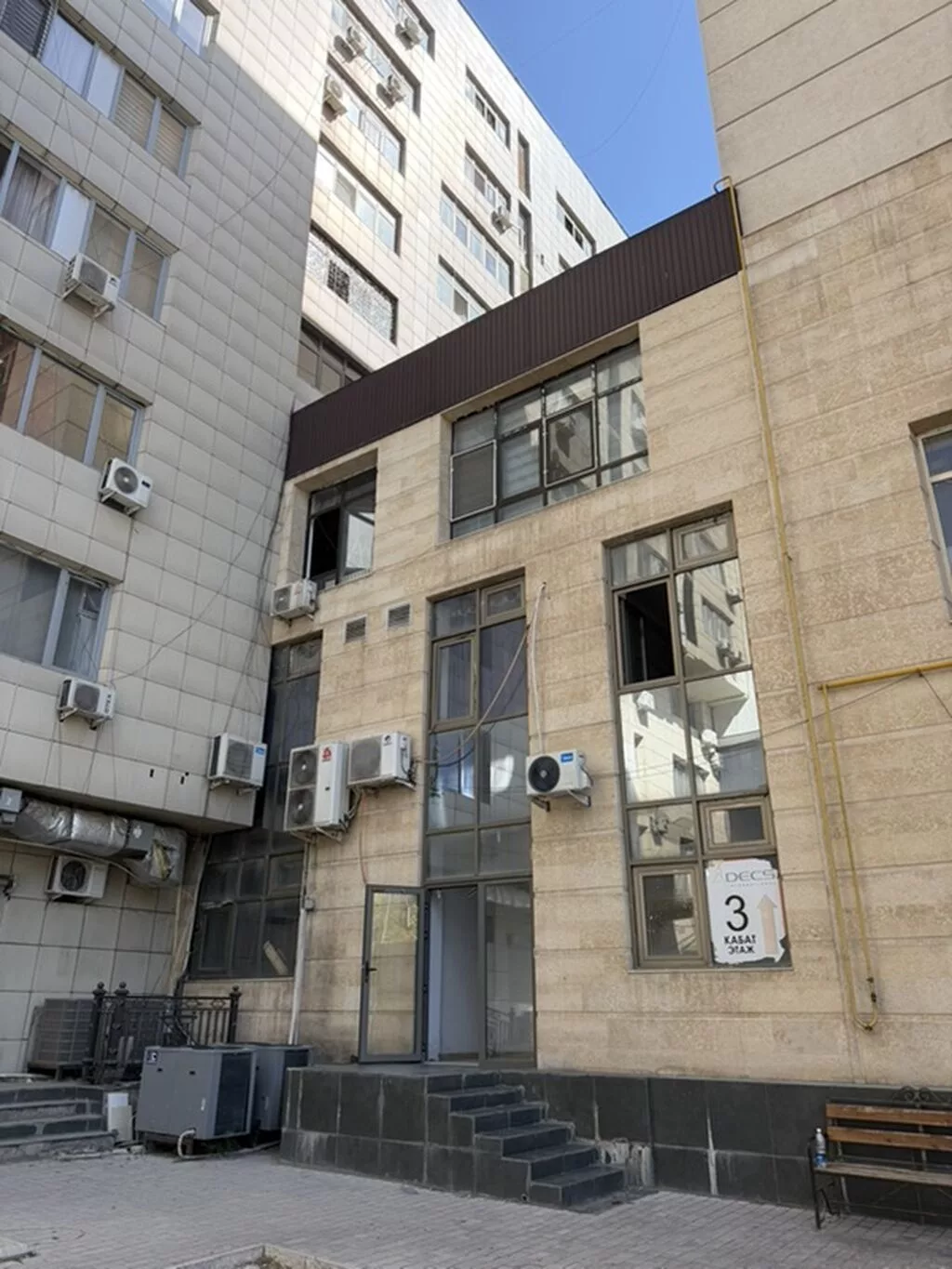 Продажа офисов 110 м², С ремонтом, Многоэтажное здание, 3 этаж