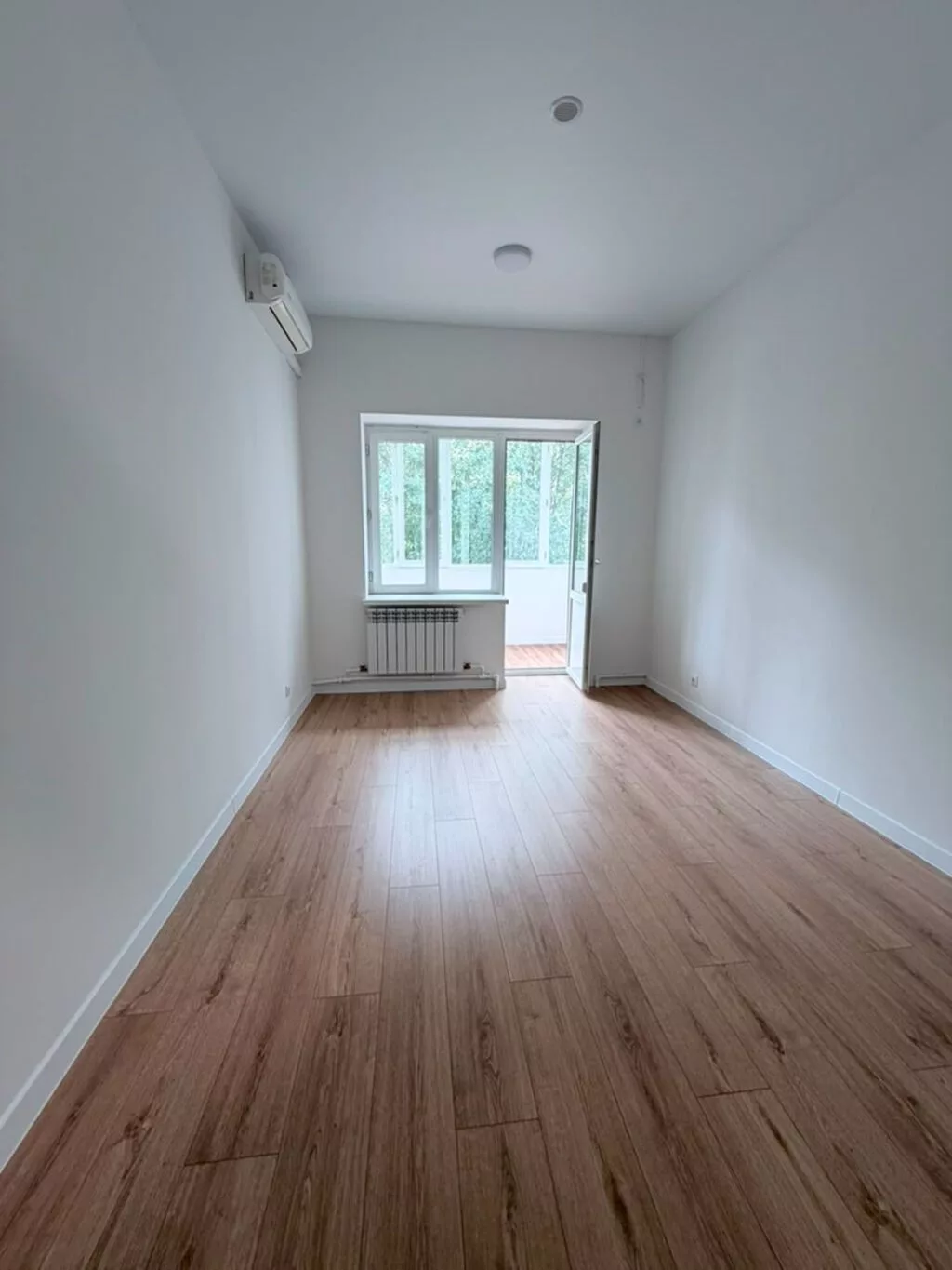 Сдаю The entire office: 80 м², В бизнес центре, С ремонтом, С отдельным входом, С отдельным сан узлом, С системой безопасности