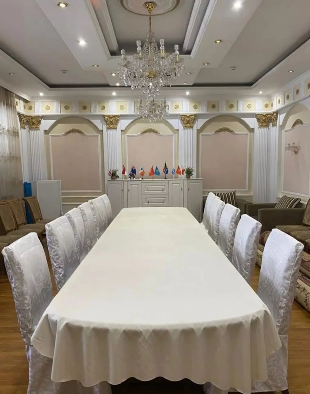 Сдаю The entire office: Сдаю Банковское отделение, Колл-центр, IT company, 850 м², В жилом доме, С ремонтом, 1 линия, С отдельным входом, С отдельным сан узлом