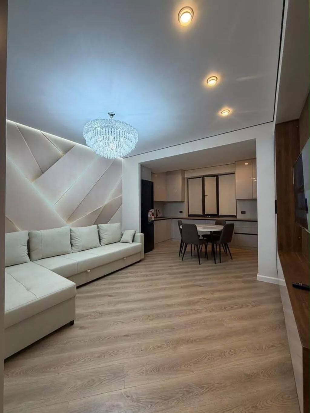 3 комнаты, 83 м², Элитка, 2 этаж, Дизайнерский ремонт