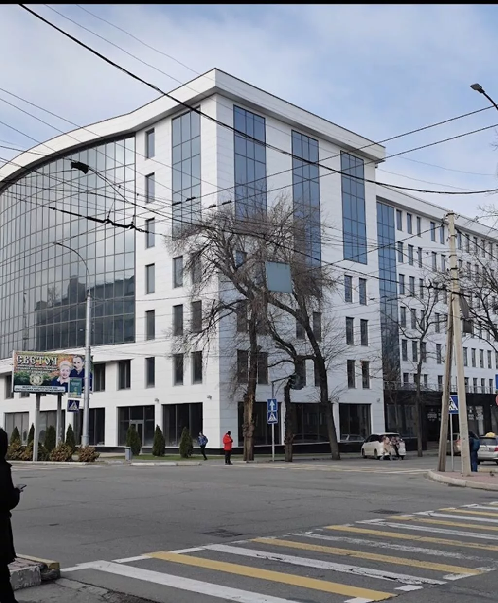 Сдаю Офис целиком: 179 м², В бизнес центре, С ремонтом, Первая линия, С отдельным входом, С отдельным санузлом