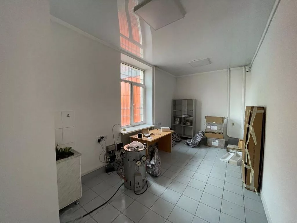 Аренда офисов, 188 м², В жилом комплексе, 1 линия, С отдельным входом