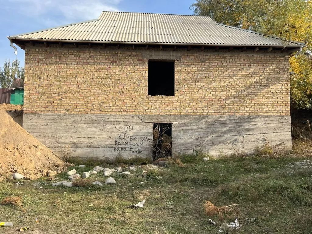 Срочно Ак-Жар конушунан бүтө элек үй сатылат, 7 соток участогу менен