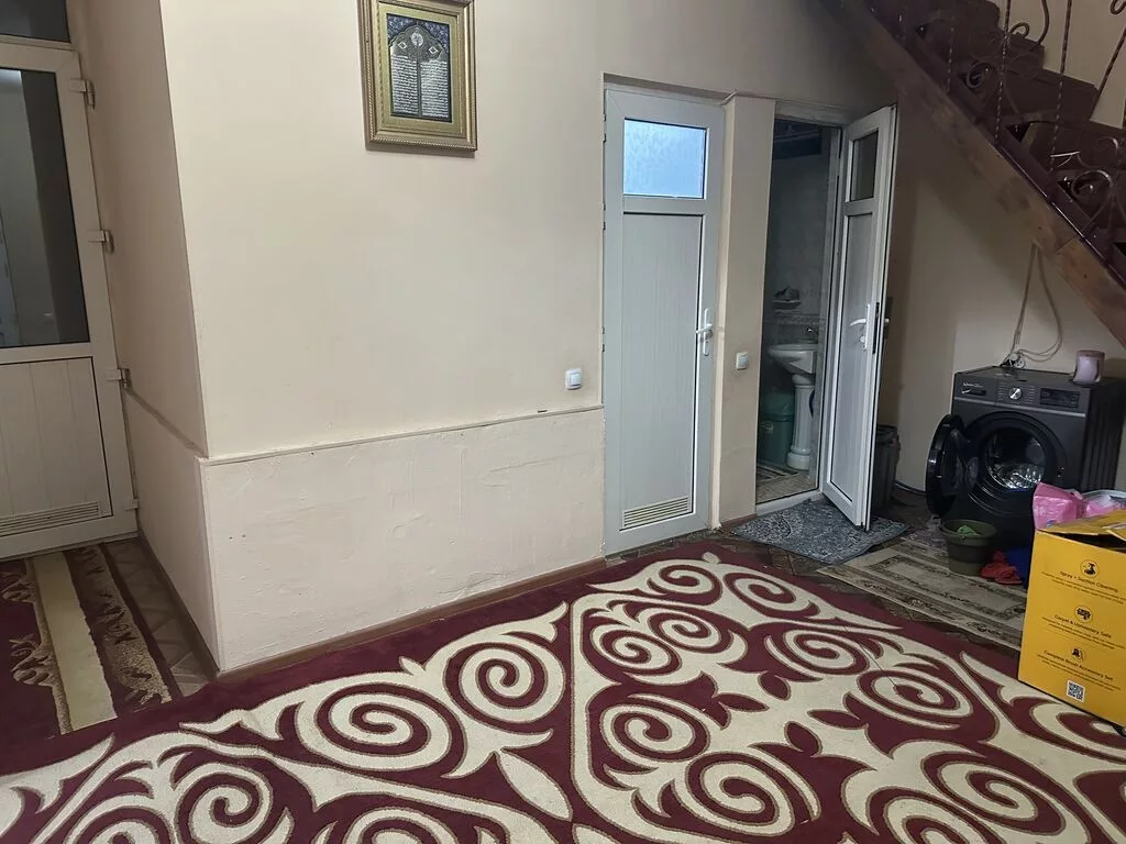 Таза, жылуу жана жайлуу үйгө бир кыз Жана подселением издеп жатабыз