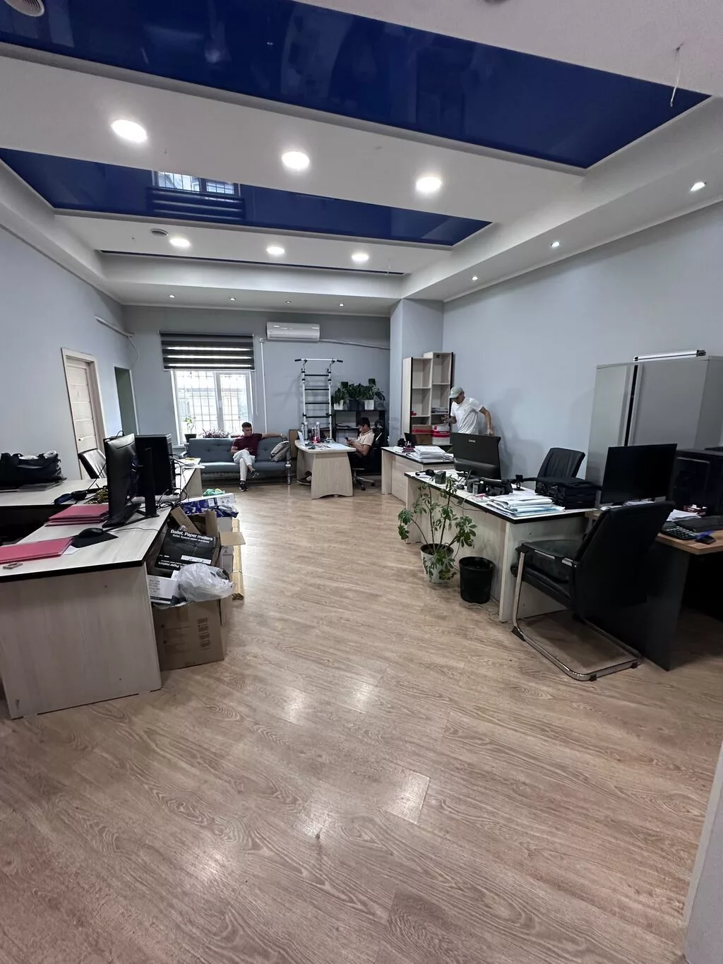 Продажа офисов 252 м², С ремонтом, Многоэтажное здание, 1 этаж