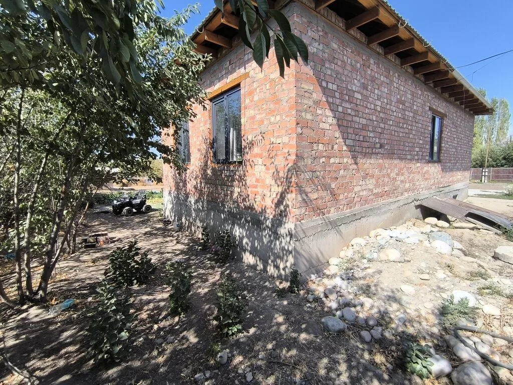 Продаю дом дача Ак-Сай вода свет теплый пол во всех комнатах вай-фай