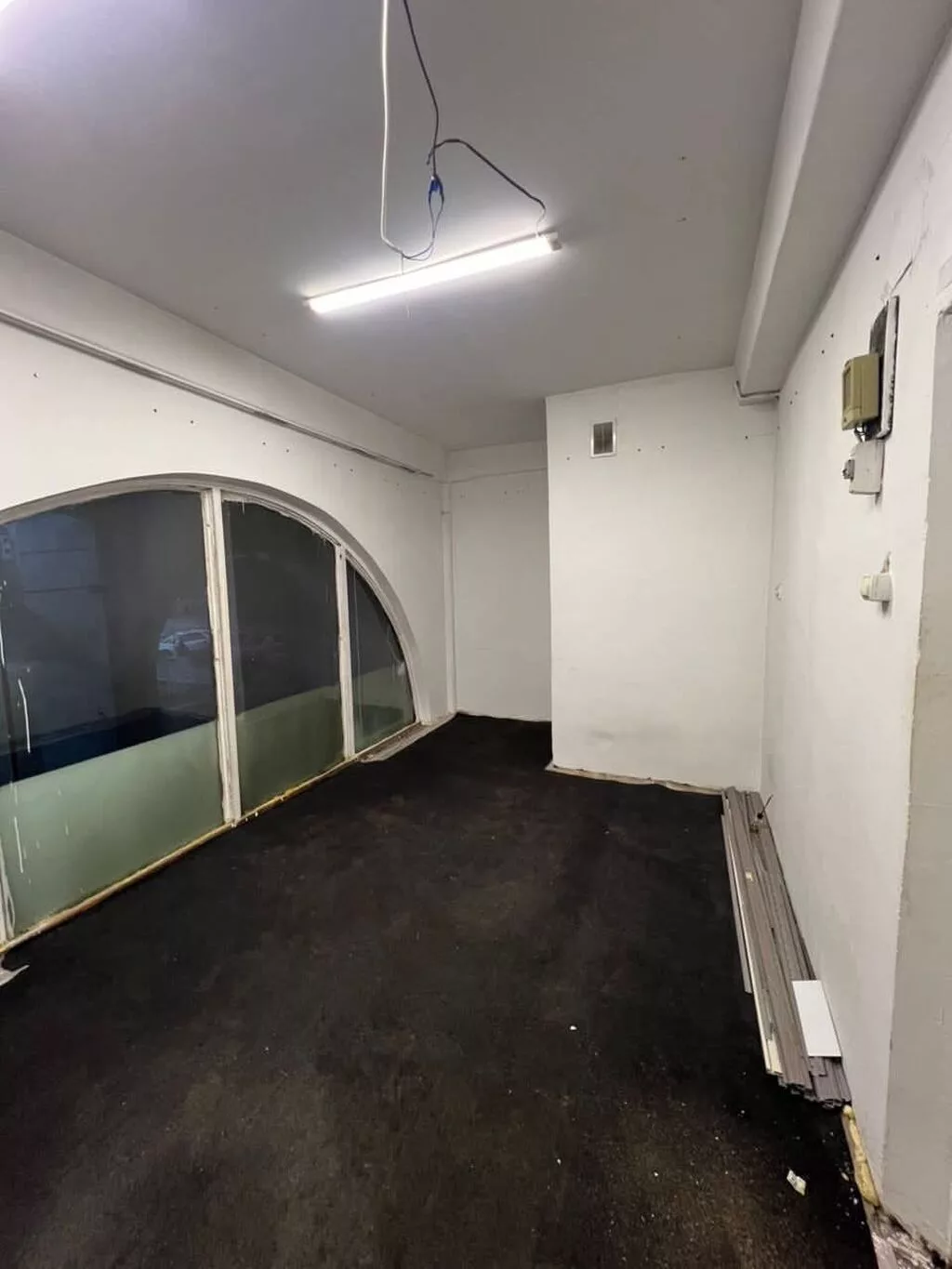 Сдаю Офис целиком: 16 м², В административном здании, Без ремонта, Первая линия