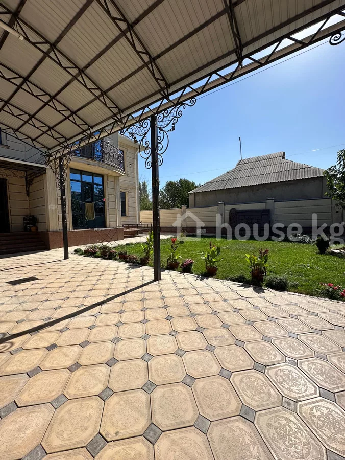 Продажа, дом, 6 и более-комн.: Чуйская область / Бишкек, город Бишкек, 69-га — за 43 795 000 сом