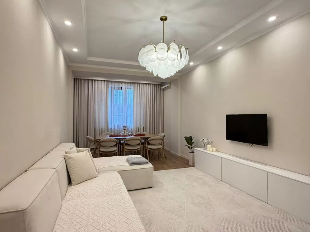 3 комнаты, 117 м², 7 мкр 2 этаж