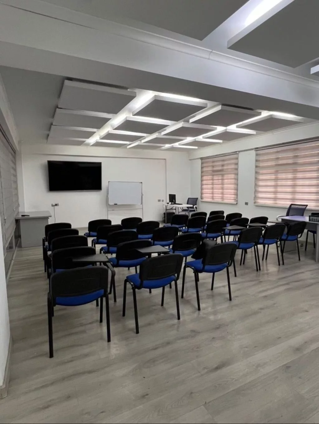 Продажа офисов 145 м², С ремонтом, Многоэтажное здание, 1 этаж