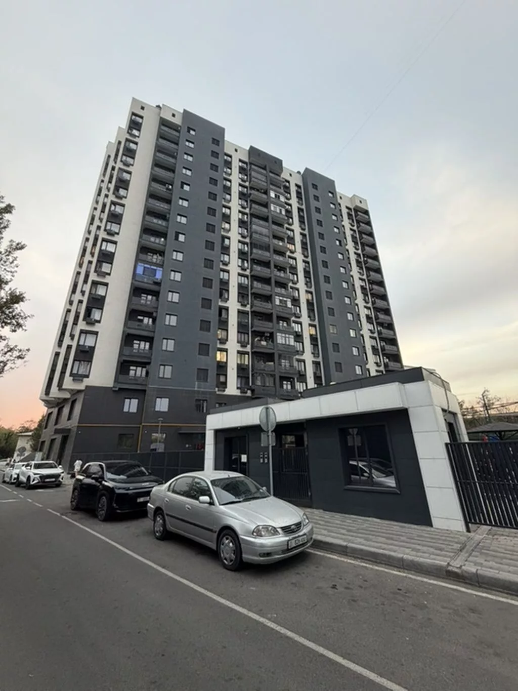 Сдан, Элитка, 2 комнаты, 77 м²