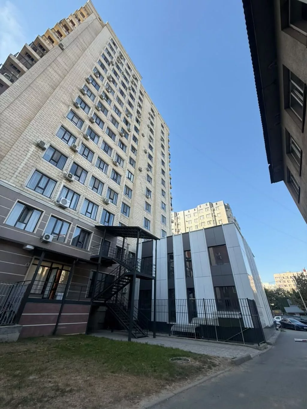 Продажа офисов 76 м², С ремонтом, Многоэтажное здание, 1 этаж