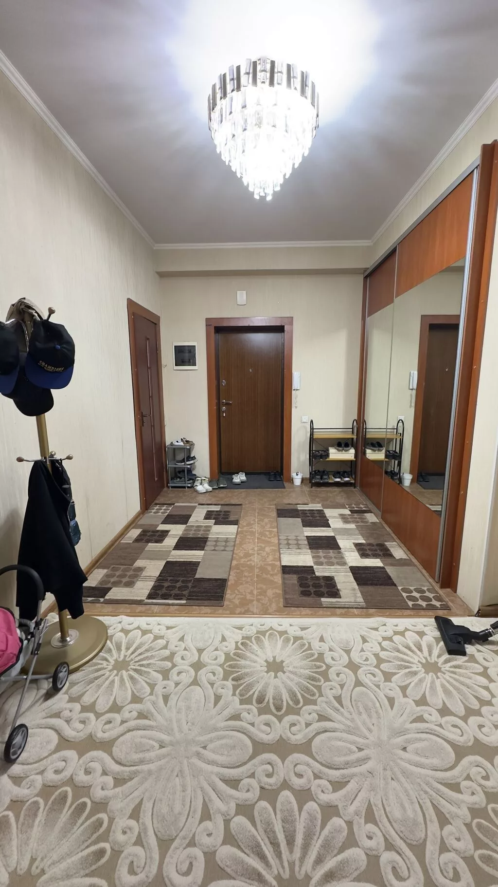2 комнаты, 118 м², 6 мкр Индивидуалка, 2 этаж, Евроремонт