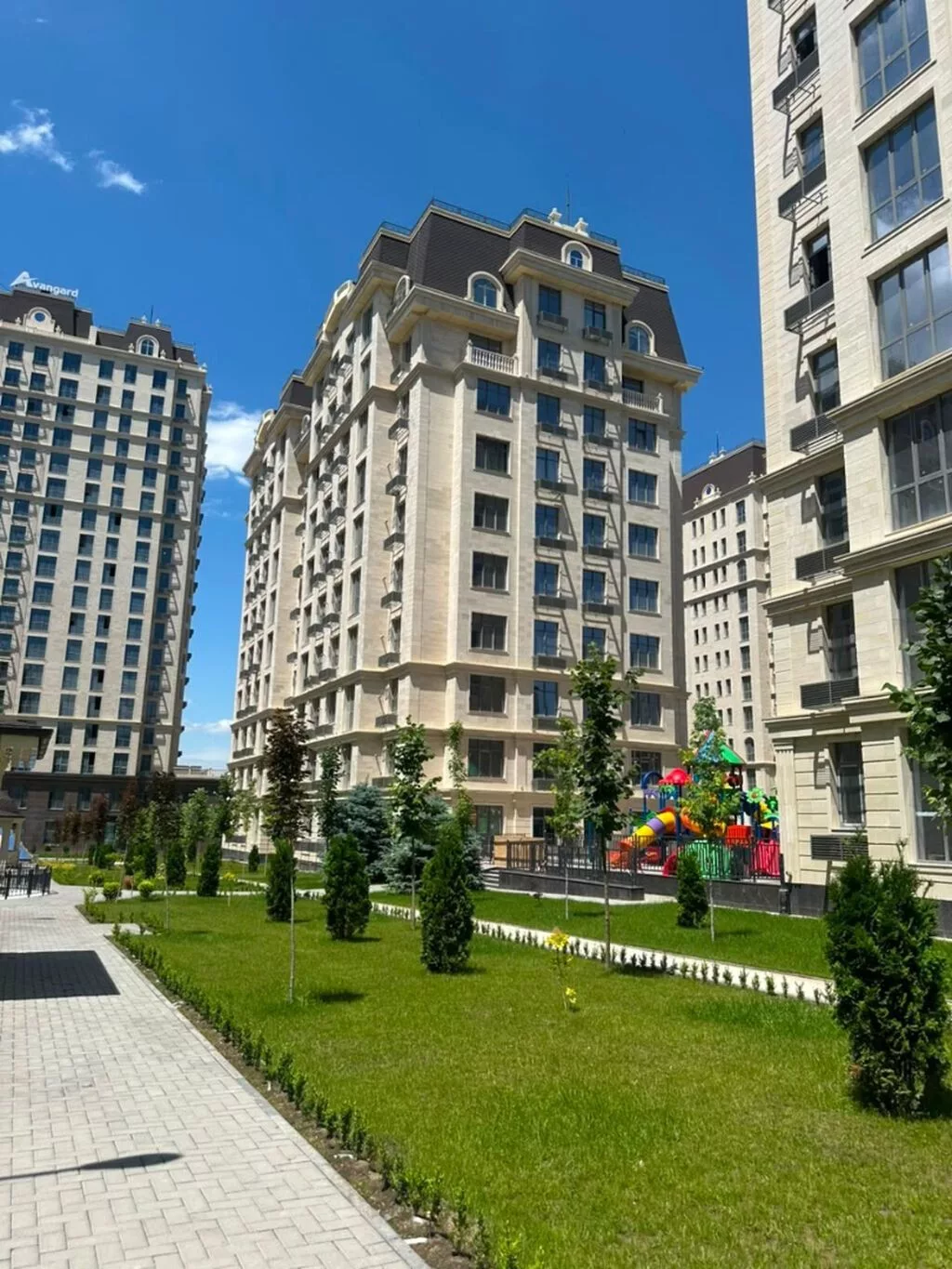 3 комнаты, 137 м², Асанбай мкр Элитка, 2 этаж, ПСО (под самоотделку)