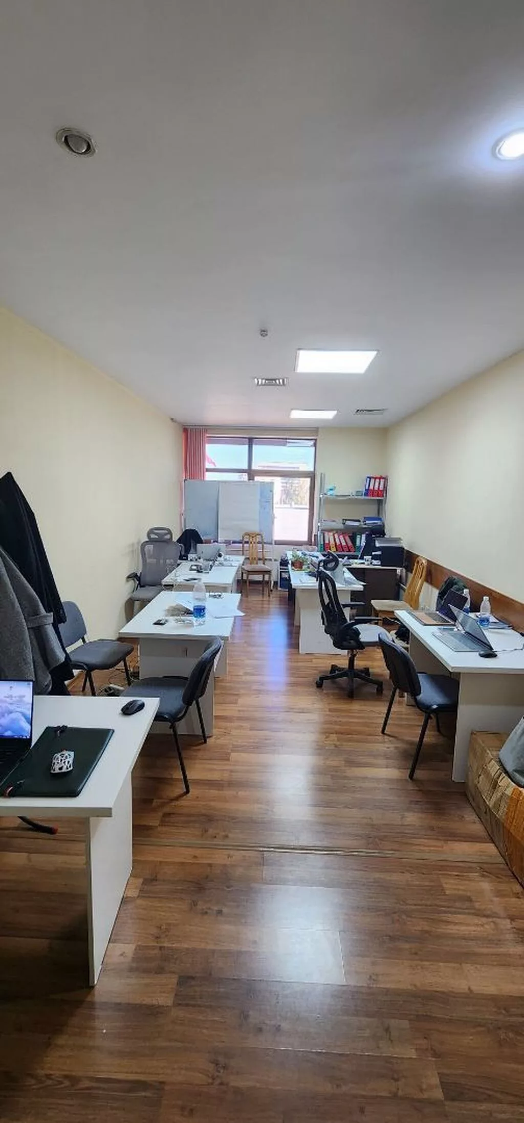 Сдаю Офис целиком: 28 м², В бизнес центре, С ремонтом