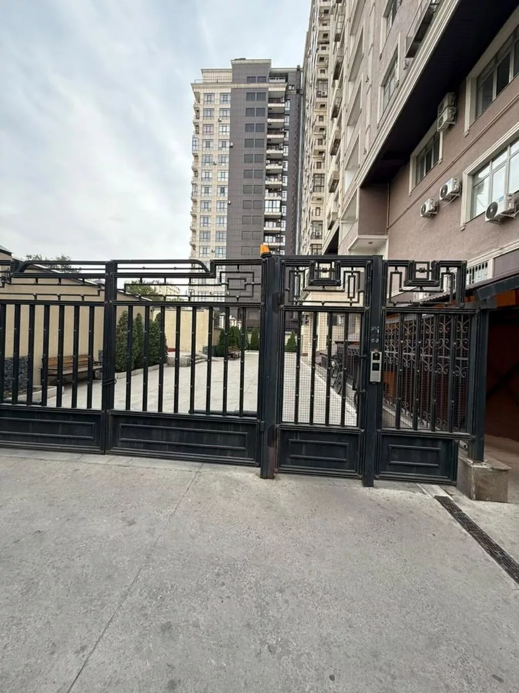 2 комнаты, 74 м², Бишкек Парк ТРЦ Элитка, 10 этаж, ПСО (под самоотделку)