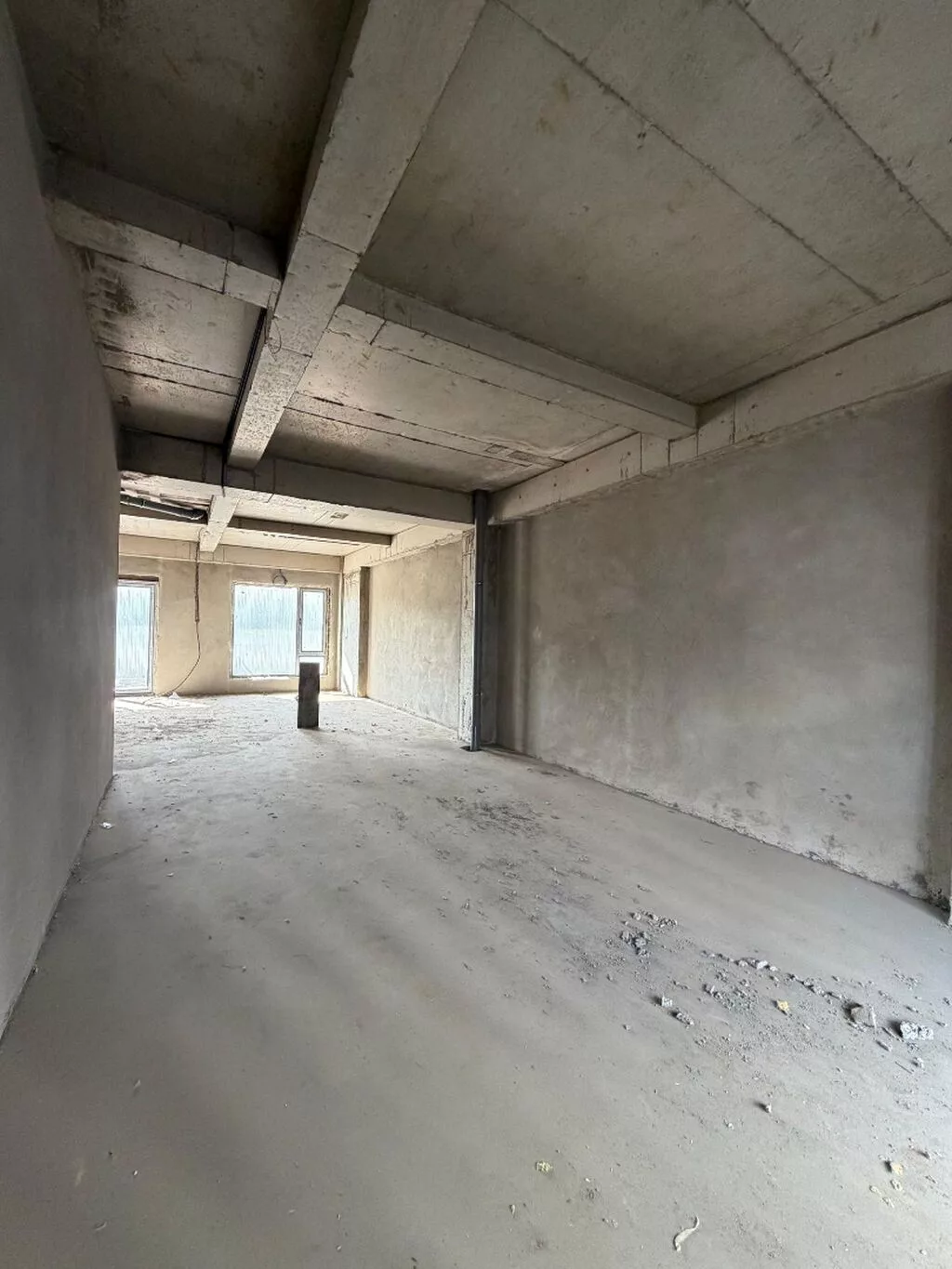 Продажа офисов 61 м², Без ремонта, Многоэтажное здание, 1 этаж