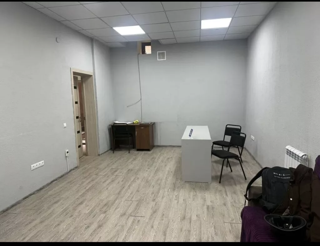 Сдаю The entire office: 45 м², В жилом комплексе, С ремонтом, С отдельным входом