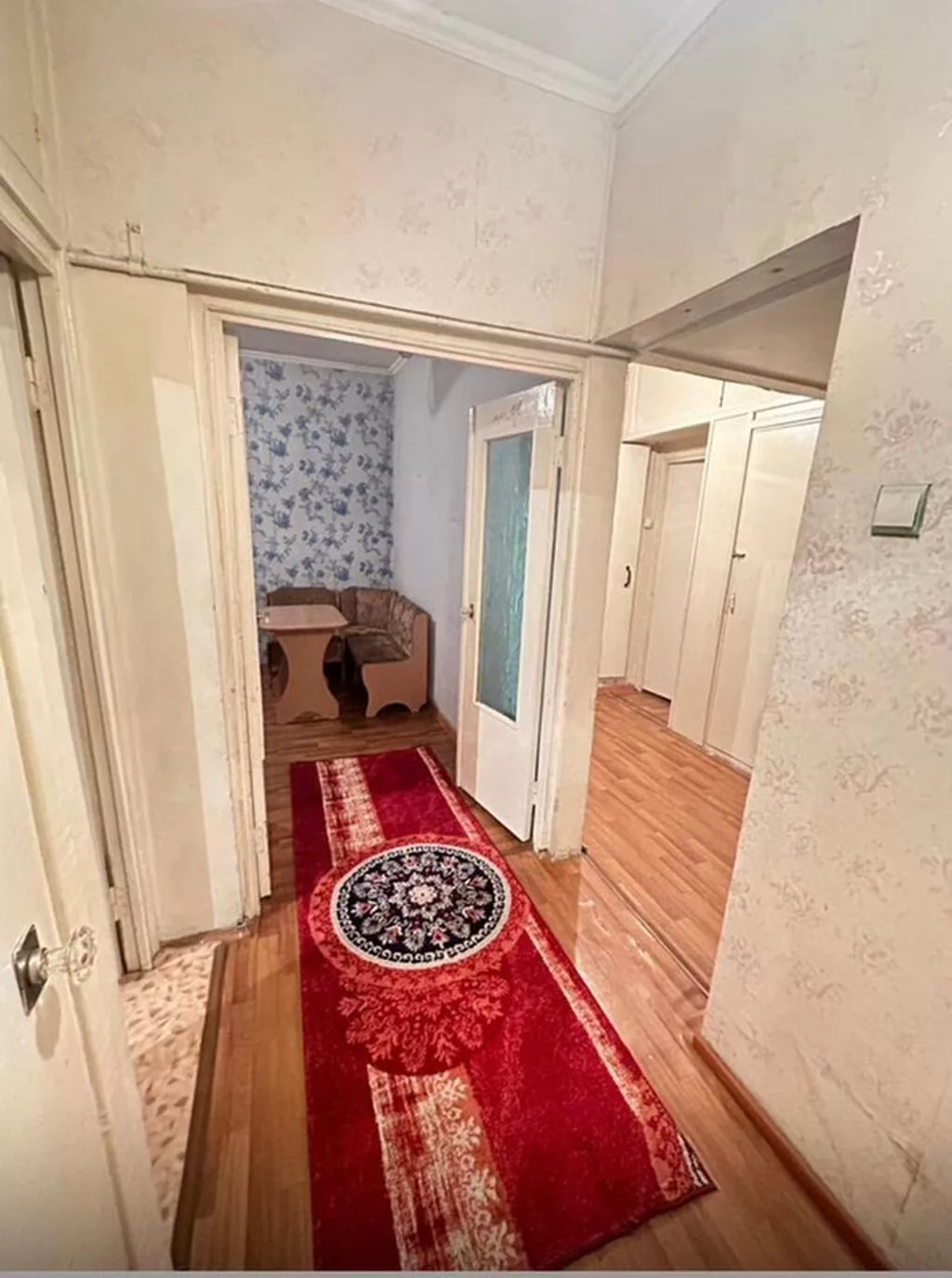 1‑комнатная квартира Планировка: - Просторный коридор с нишами под