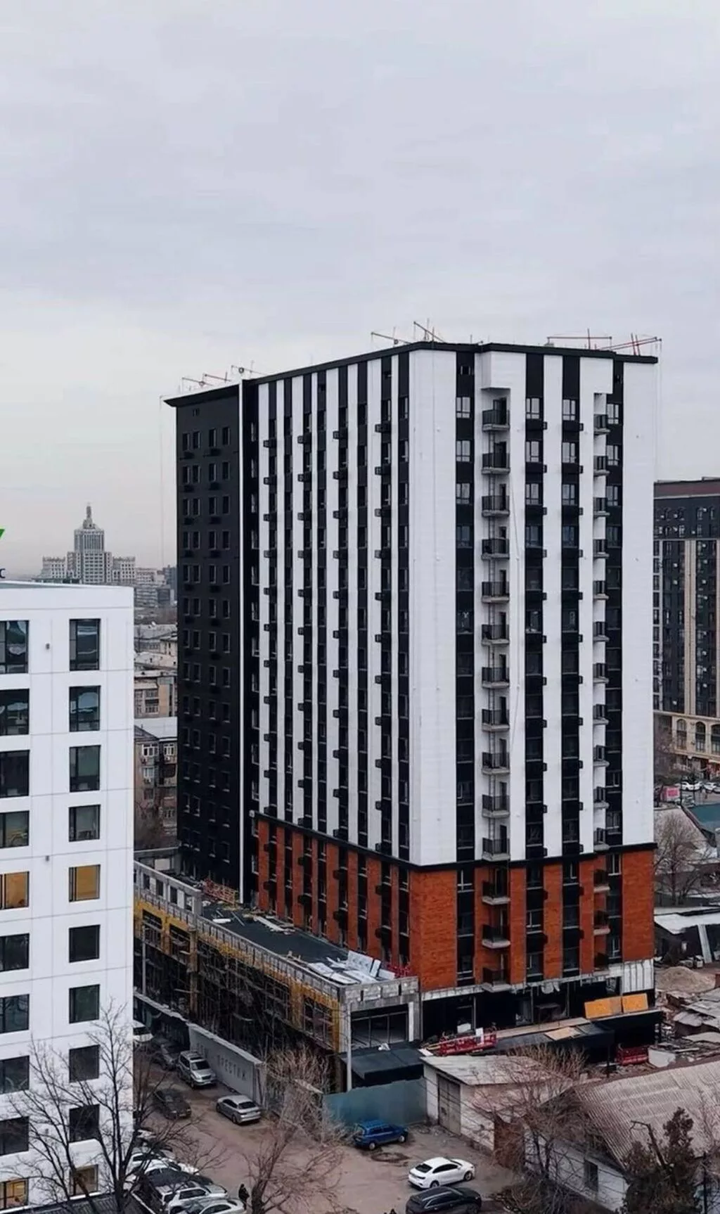 3 комнаты, 130 м², Элитка, 13 этаж, ПСО (под самоотделку)