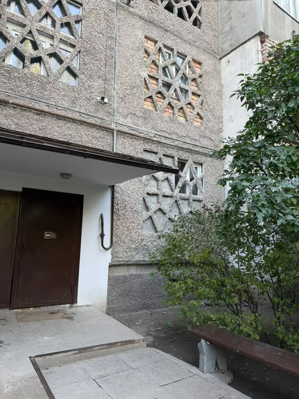 3 комнаты, 74 м², Юг-2 мкр 106 серия, 2 этаж