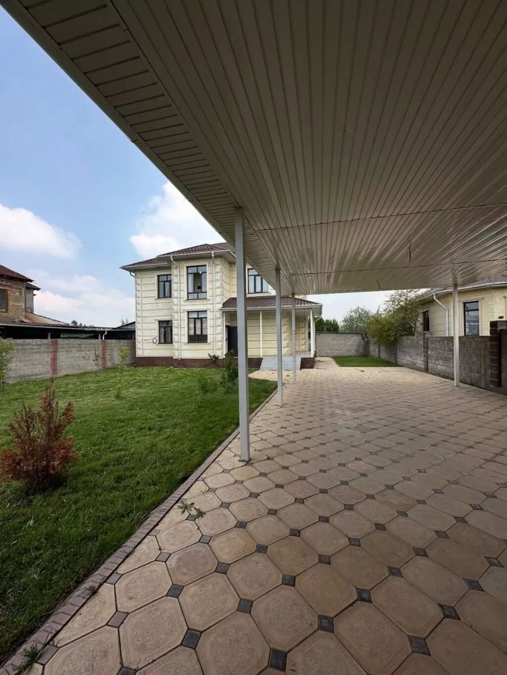 На продаже 2х этажный Дом 🏡😍 📍Адрес: Таш-Добо (Воронцовка) Полтора