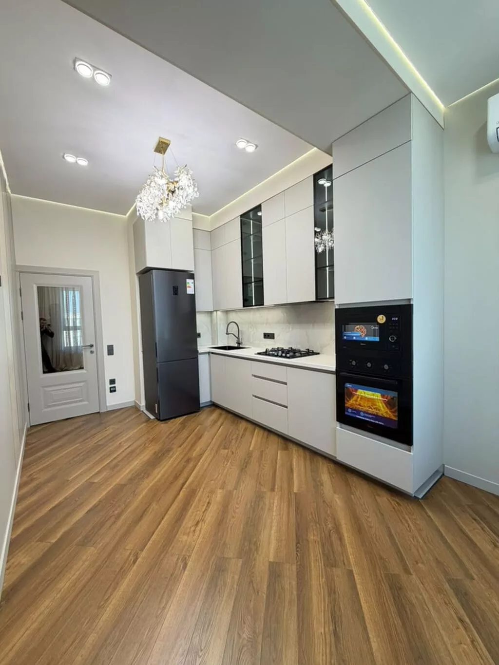 3 комнаты, 80 м², 7 мкр Элитка, 15 этаж, Дизайнерский ремонт