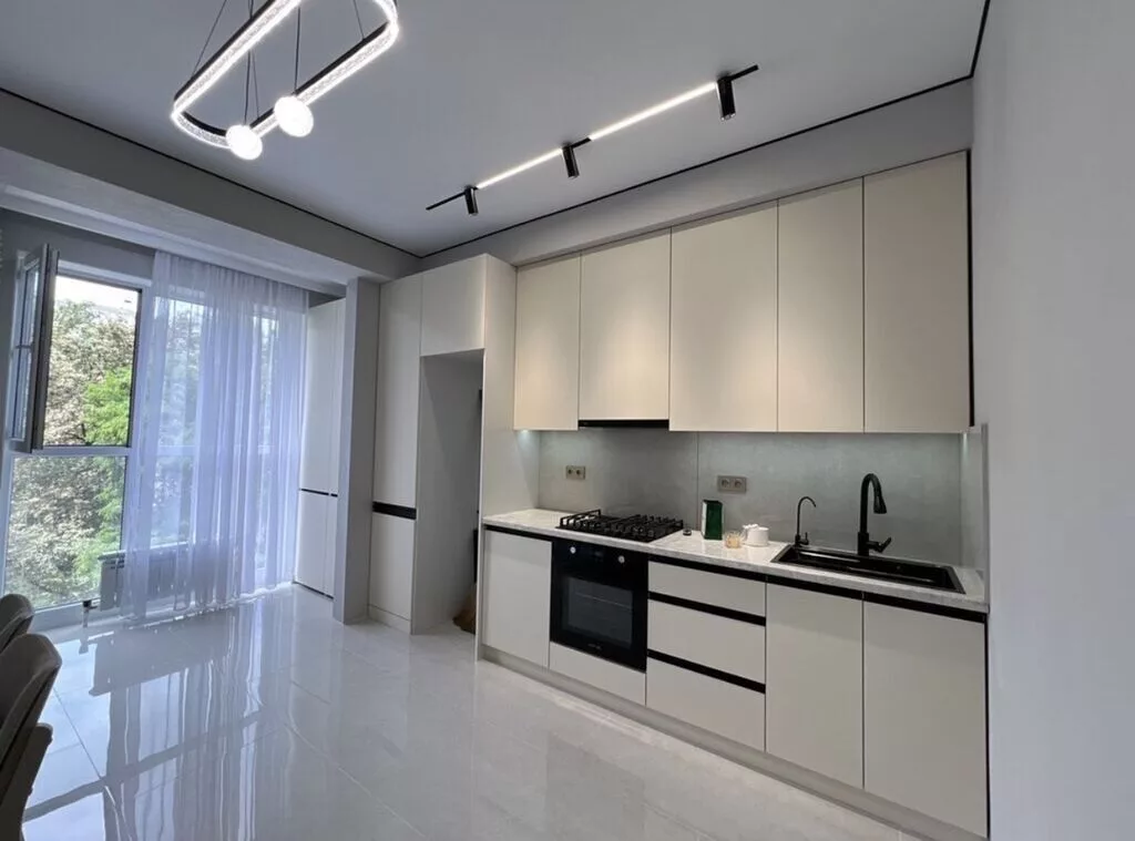 3 комнаты, 77 м², Азия Молл Элитка, 5 этаж, Дизайнерский ремонт