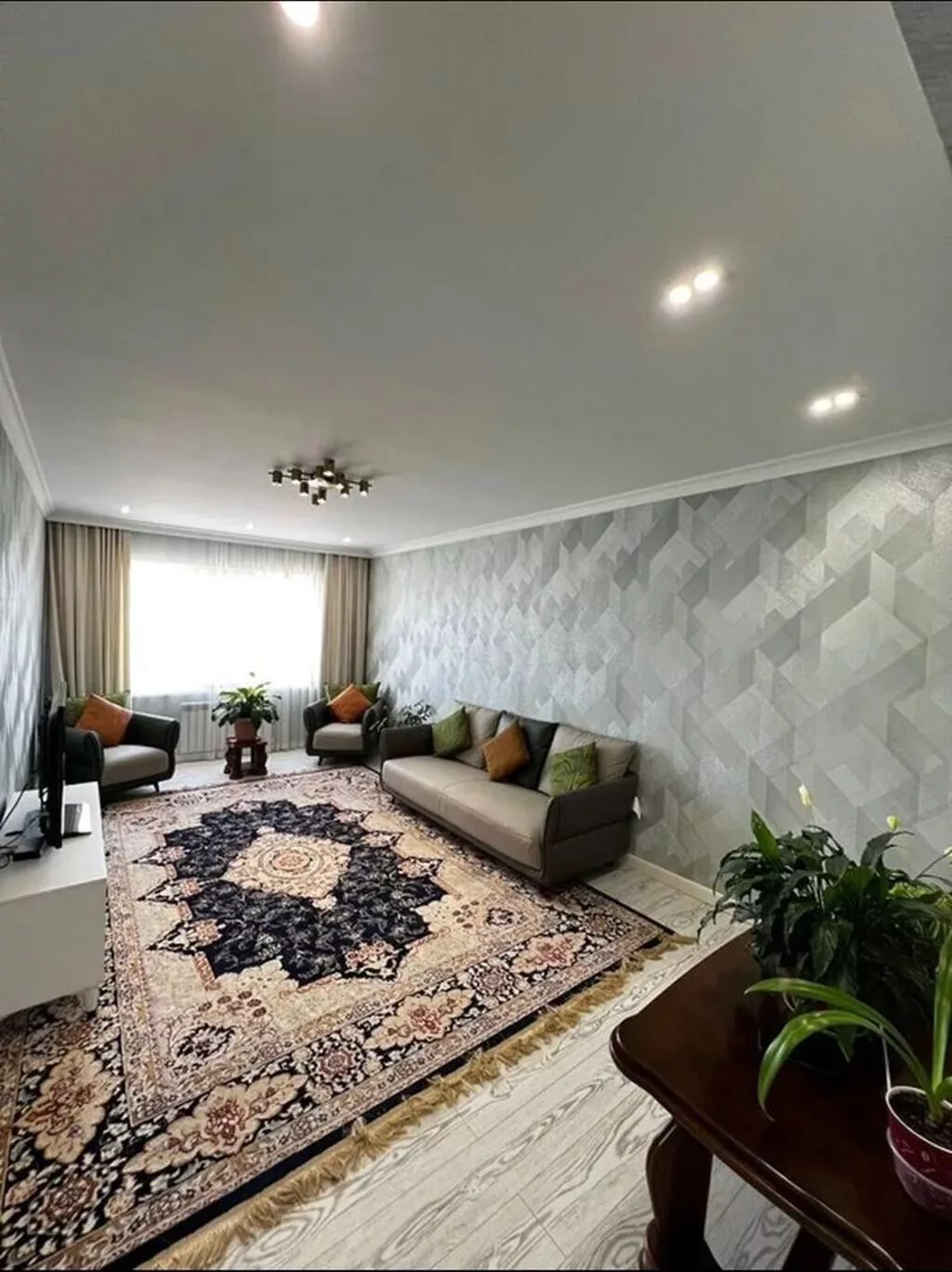 3 комнаты, 85 м², Ала-Арча ТРЦ 108 серия, 5 этаж, Евроремонт