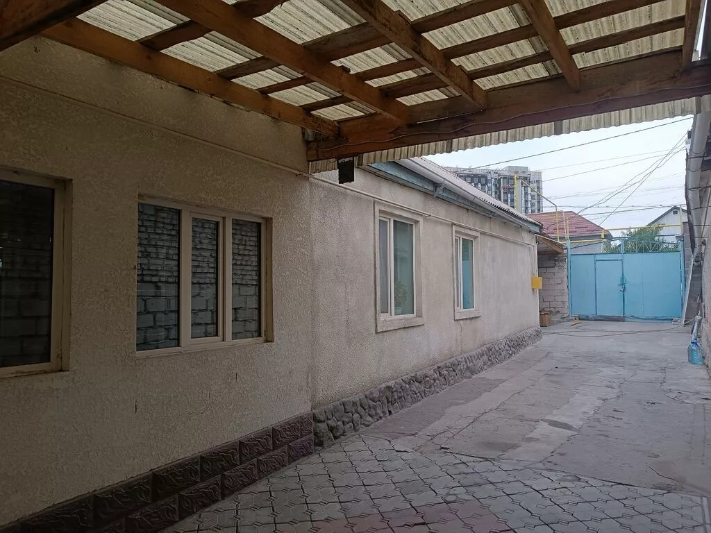 4 комнаты, 130 м², 3 соток, Бишкек, Восток-5 мкр Собственник