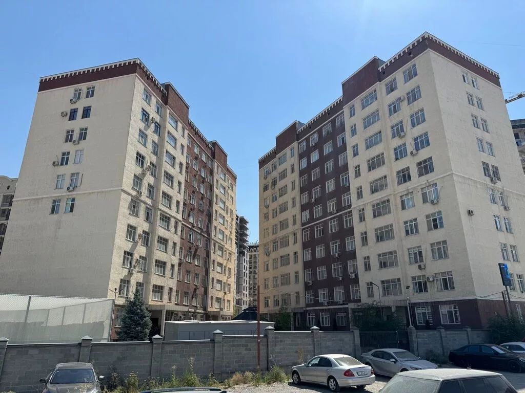Продам! 3 кв. р/н Асанбай.106м2. 162т.$ На 10 этаже из 10, На площадке