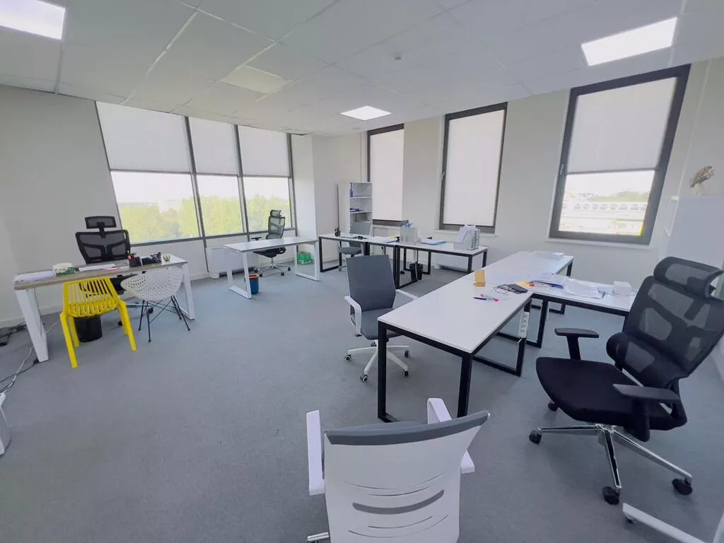 Сдаю Part of the office: 250 м², В бизнес центре, С ремонтом