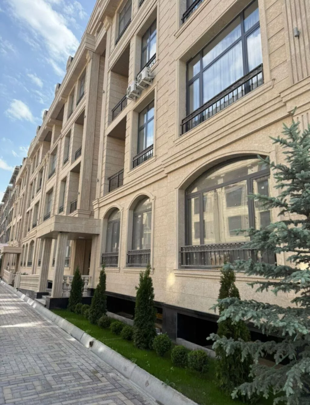 3 комнаты, 125 м², АУЦА Элитка, 2 этаж, ПСО (под самоотделку)