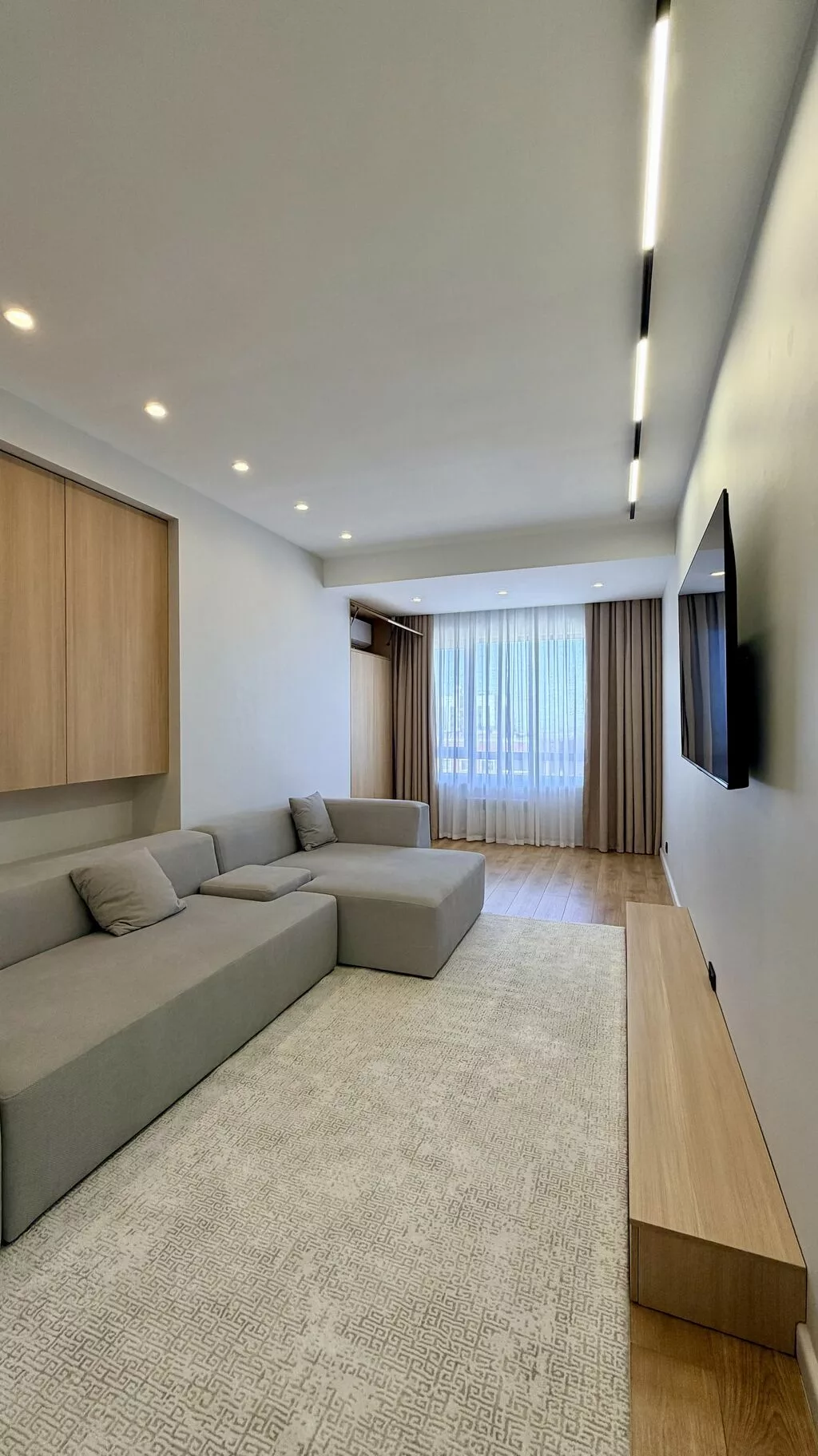 2 комнаты, 81 м², 7 мкр Элитка, 12 этаж, Дизайнерский ремонт