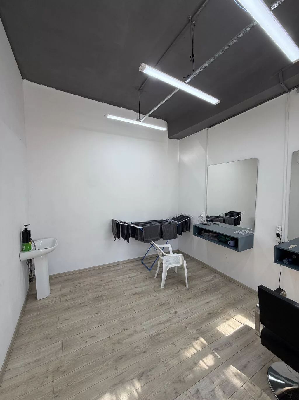 Продажа магазинов В жилом доме, 19 м², Косметический ремонт, 1 этаж