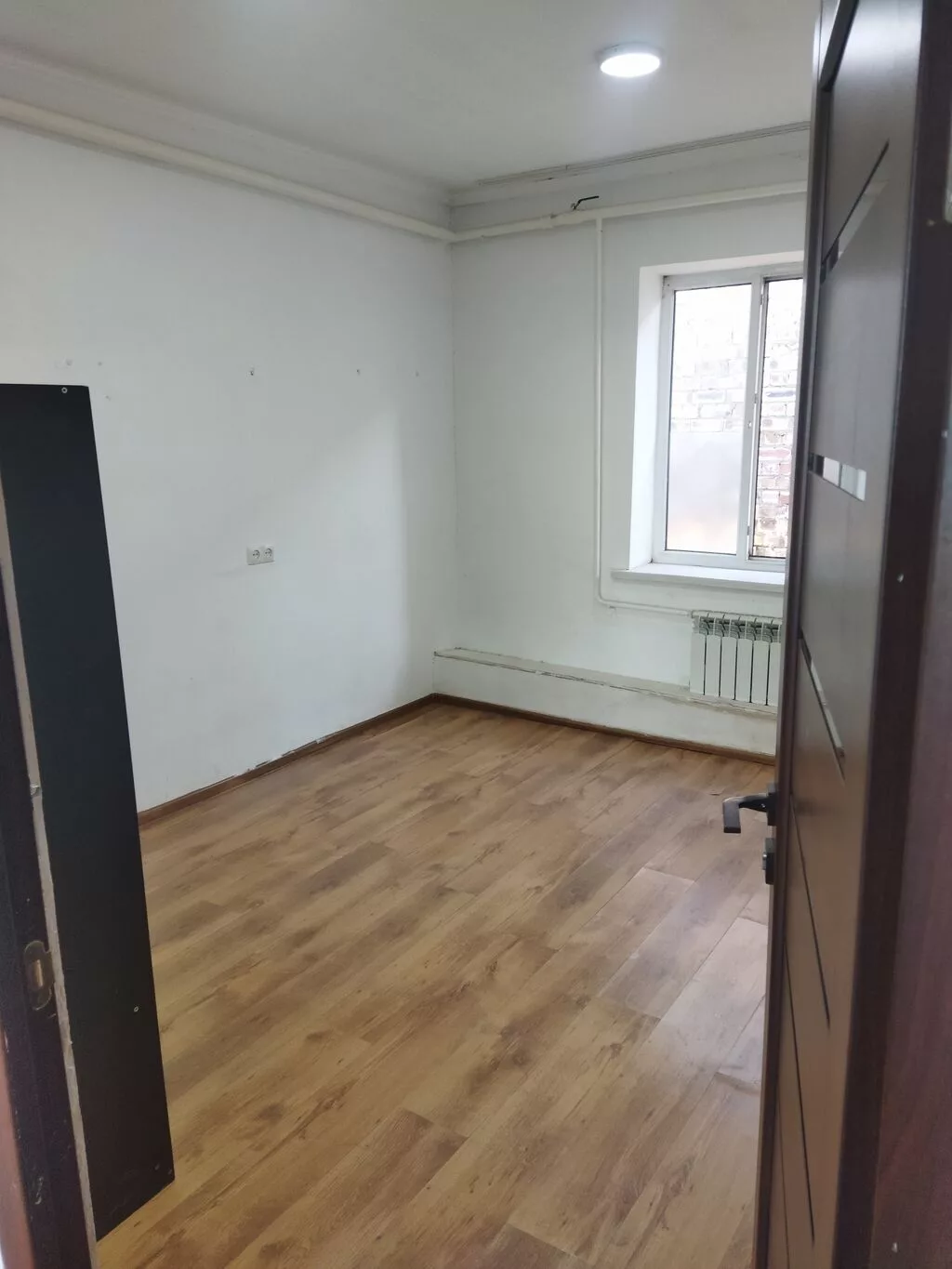 Аренда офисов, 95 м², В торговом центре, 1 линия, С отдельным входом, С отдельным сан узлом