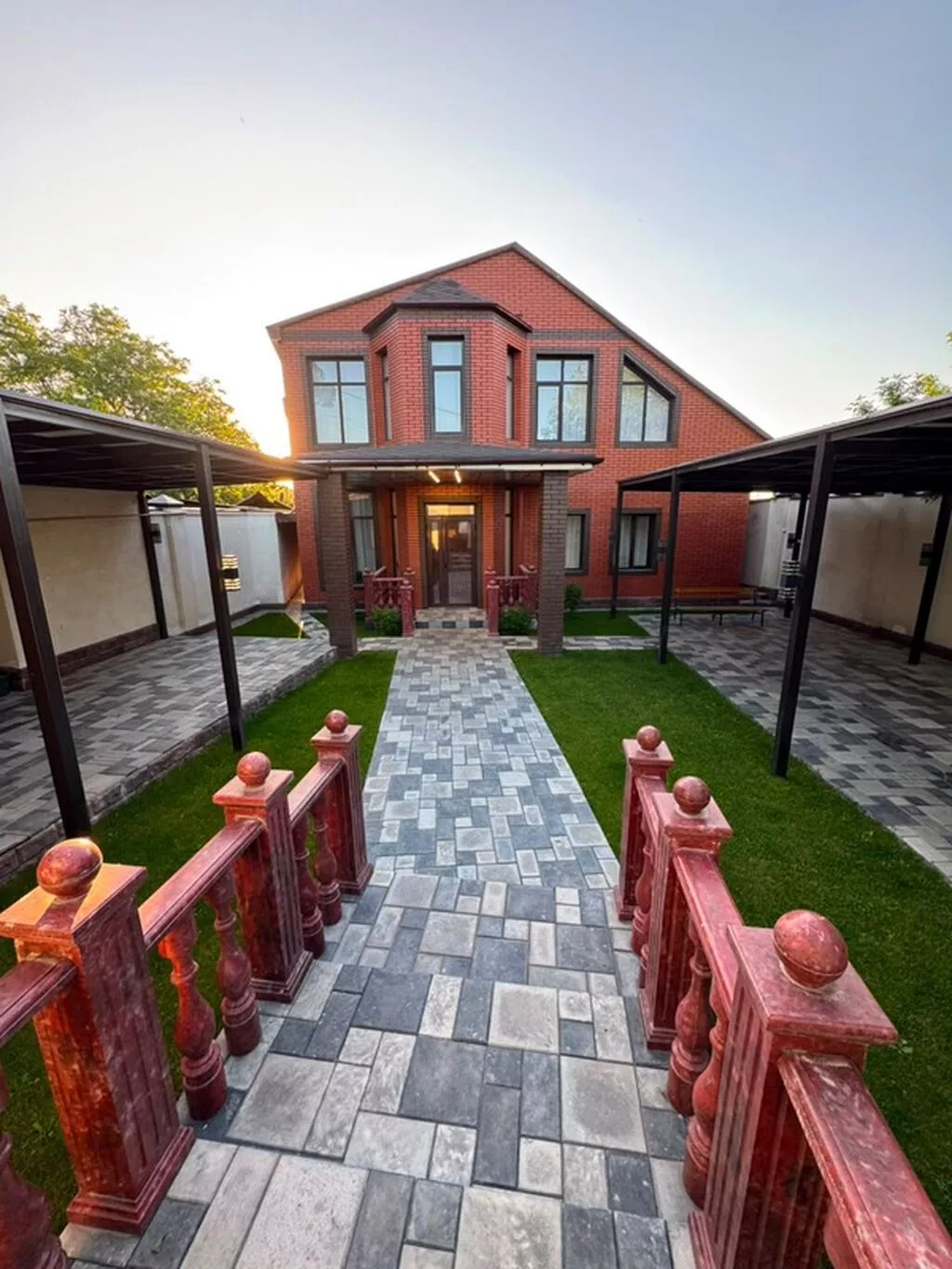 Продается частный дом двух этажный 📍 Адрес: Киргизия-1 📐 Площадь