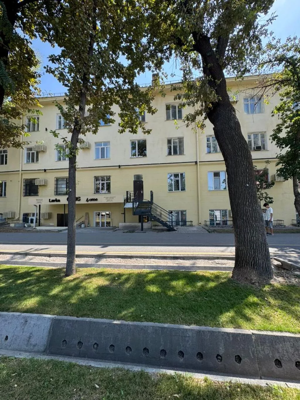 Аренда офисов, 80 м², В административном здании, 1 линия, С отдельным входом, С отдельным сан узлом