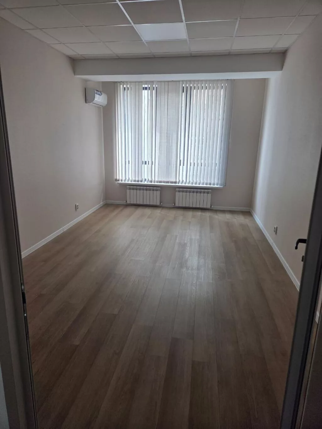 Сдаю Офис целиком: 100 м², В жилом комплексе, С ремонтом, С отдельным входом