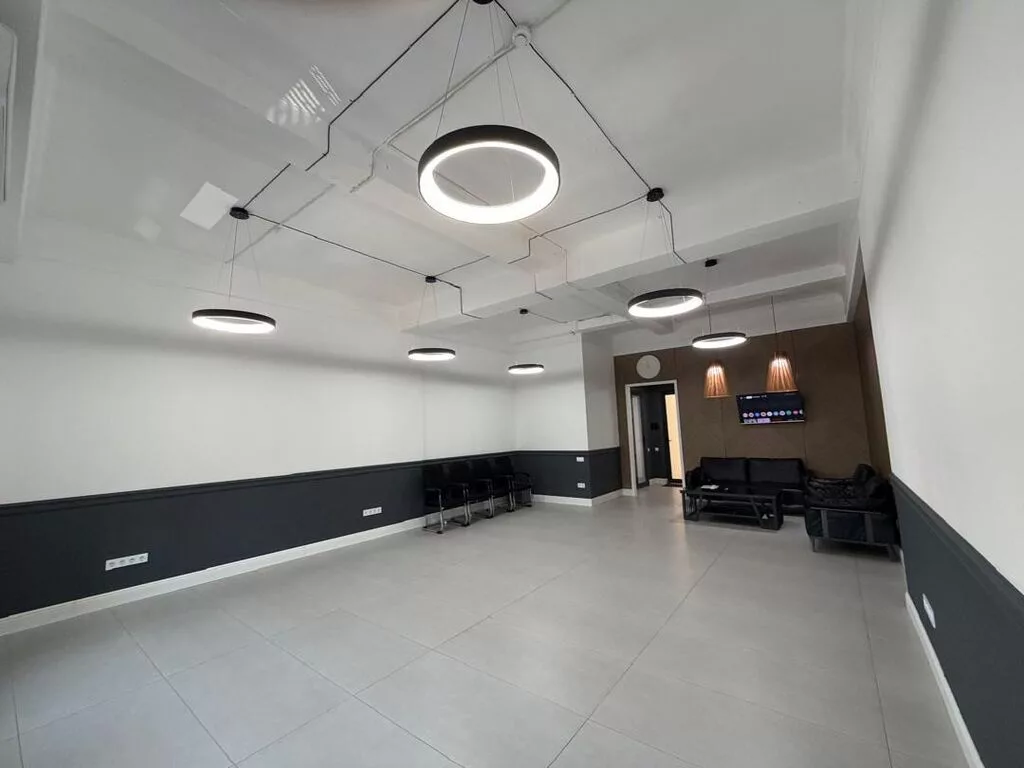 Сдаю The entire office: 60 м², В бизнес центре, С ремонтом, С отдельным сан узлом