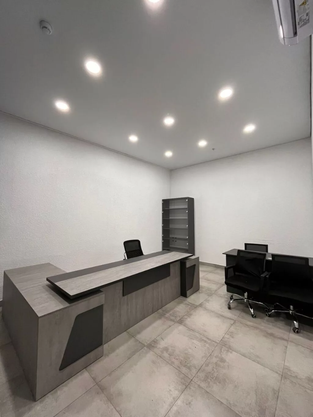 Сдаю The entire office: Сдаю IT company, Колл-центр, Охранное агентство, 126 м², В жилом комплексе, С ремонтом, 1 линия, С отдельным сан узлом, С отдельным входом