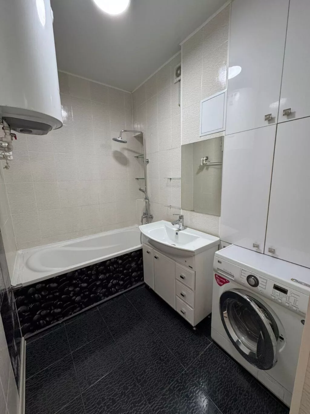 3 комнаты, 64 м², 6 мкр 106 серия, 8 этаж