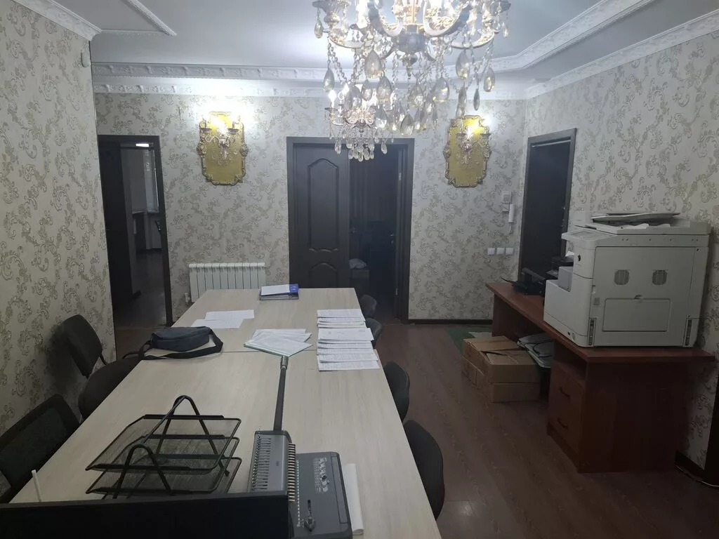 Сдаю The entire office: Сдаю Колл-центр, 90 м², В жилом комплексе, С ремонтом, 1 линия