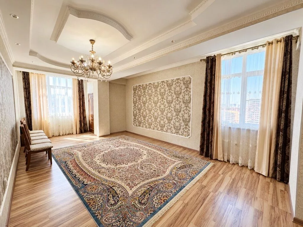 Продам! 3 кв. р/н Асанбай.106м2. 162т.$ На 10 этаже из 10, На площадке