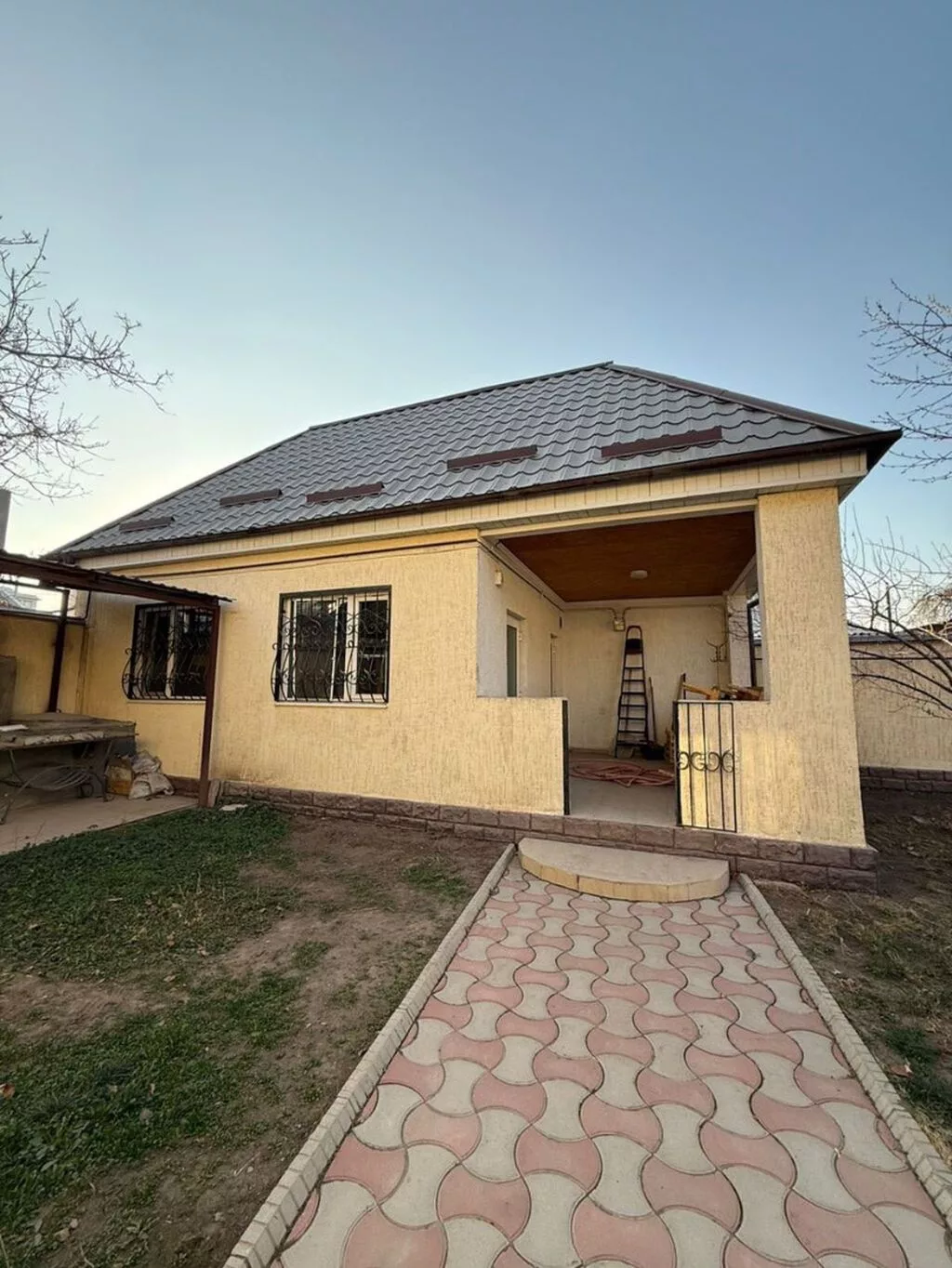 4 комнаты, 153 м², 5 соток, Бишкек, ул. Ахунбаева / Бакаева Агентство недвижимости
