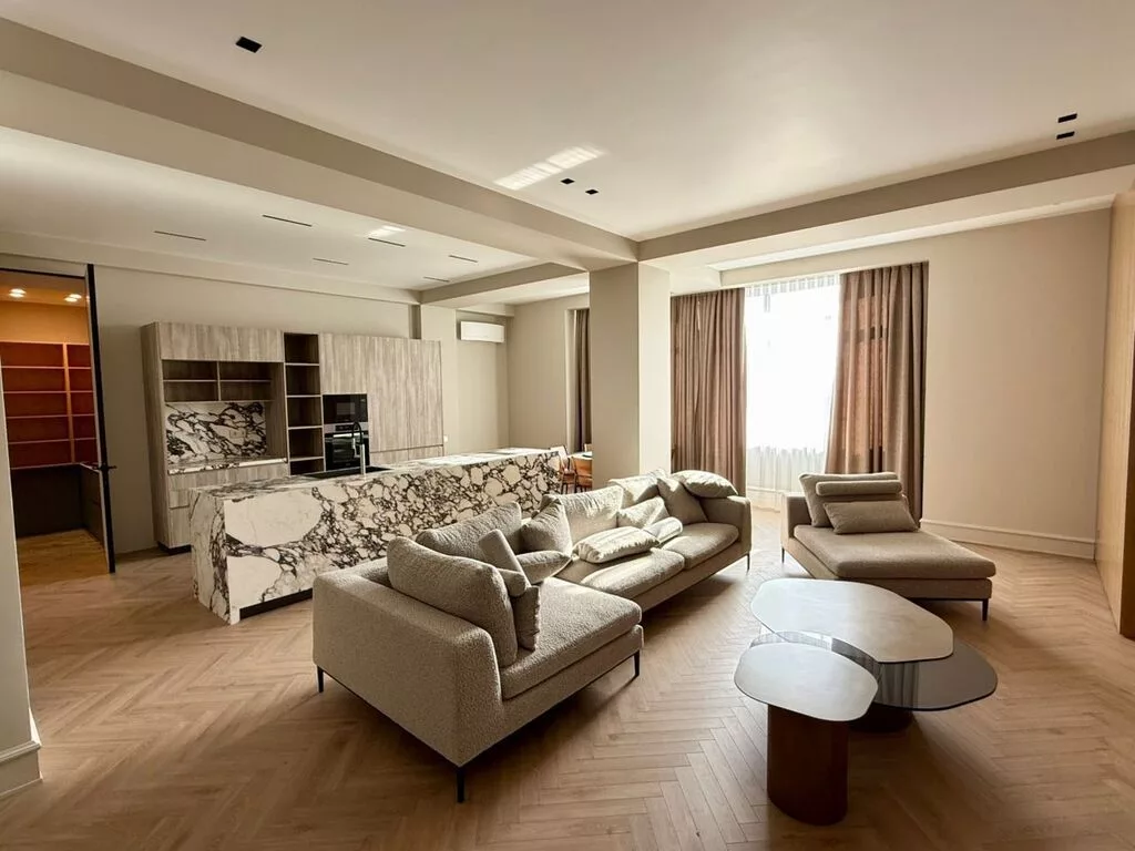 4 комнаты, 220 м², 8 мкр Элитка, 12 этаж, Дизайнерский ремонт