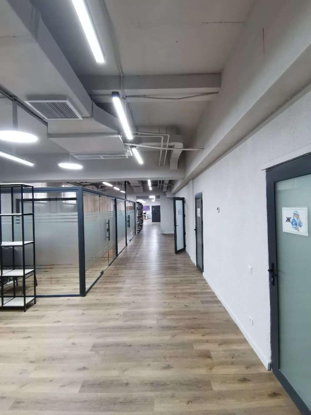 Продажа офисов 377 м², С ремонтом, Многоэтажное здание, Цокольный этаж этаж