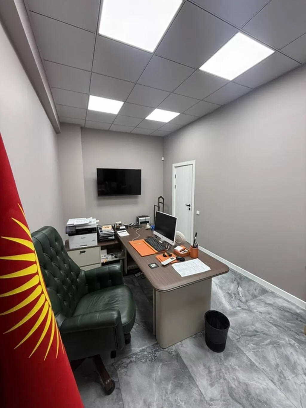 Аренда офисов, 100 м², В жилом комплексе, С оборудованием, С отдельной кухней, С отдельным входом