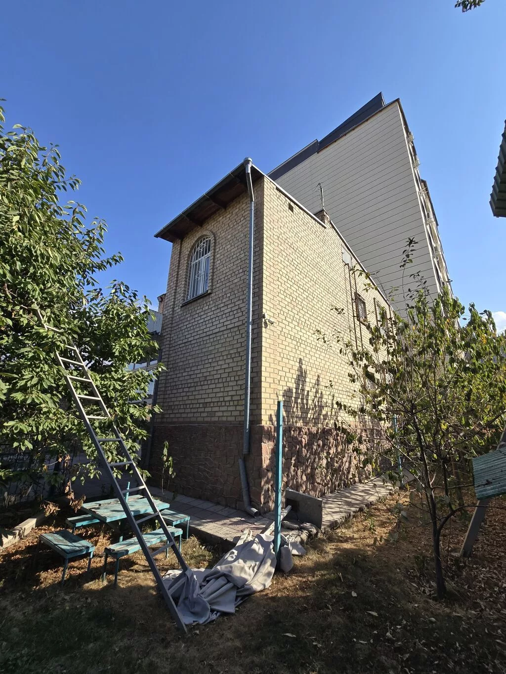 6 комнат и более, 250 м², 8 соток, Бишкек, Джальская больница