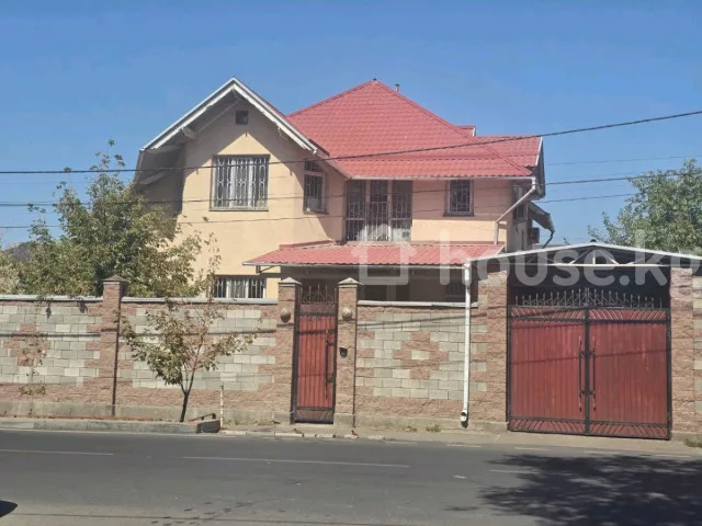 Продажа, дом, 6 и более-комн.: Чуйская область / Бишкек, город Бишкек, Матросова — за 46 422 700 сом